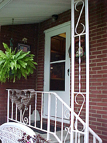 sidedoor entrance to kitchen