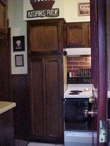 sidedoor entrance to kitchen